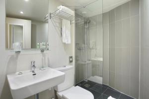 A bathroom at Hotel Eiffel Capitol