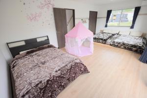Ένα ή περισσότερα κρεβάτια σε δωμάτιο στο Private House Sakura