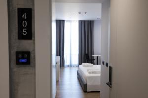 Postel nebo postele na pokoji v ubytování Mirage Hotel