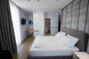 Postel nebo postele na pokoji v ubytování Mirage Hotel
