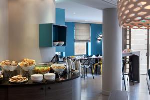 Gallery image of Hotel Eiffel Capitol in Paris