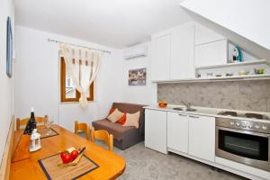 Fotografie z fotogalerie ubytování A2 - best location in center with the sea view v destinaci Vodice + 10 fotografií