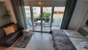 A seating area at Apartments M, Kallikratia