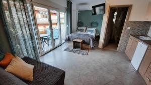 A bed or beds in a room at Apartments M, Kallikratia