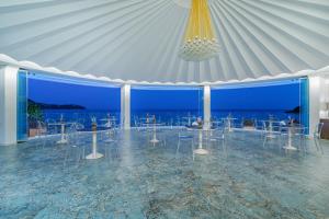 Bazén v ubytování Summit Hotel nebo v jeho okolí