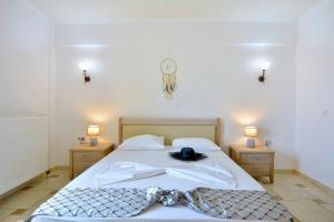 A bed or beds in a room at Golden fox Villa