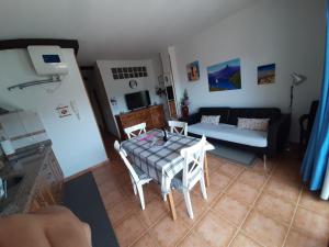 a living room with a table and a couch at Apartamentos el Motor Tejeda in Tejeda