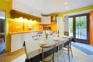 Köök või kööginurk majutusasutuses Le Clos Arboré (Gîte)