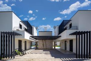 a building with a courtyard with a bike parked in front at Villa Bella by SeeAdria Agency in Brtonigla