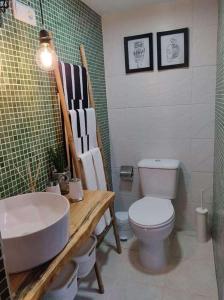 Um banheiro em DEl Rey Guest House