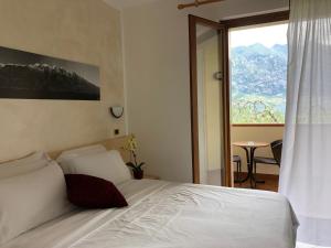 a bedroom with a bed and a large window at B&B Casa Benamati by Kelly in Malcesine