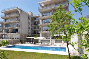 Bazén v ubytování Tur Dobrota nebo v jeho okolí