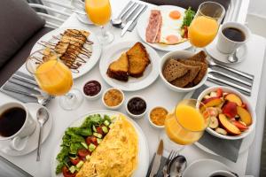 
Breakfast options available to guests at Blue Waves Suites & Apartments - To Kyma
