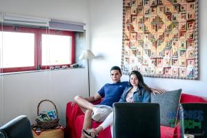 a man and a woman sitting on a couch at Boina de Vento in Santa Cruz da Graciosa