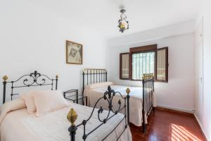 A bed or beds in a room at La Pontezuela Alanis