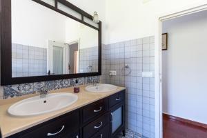 A bathroom at La Pontezuela Alanis