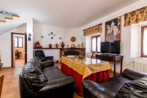 A television and/or entertainment centre at La Pontezuela Alanis Még 37 kép