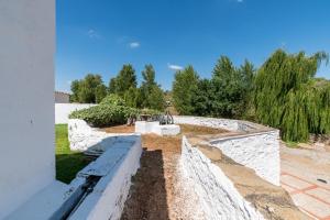 A garden outside La Pontezuela Alanis