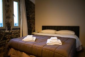 A bed or beds in a room at Ghè House