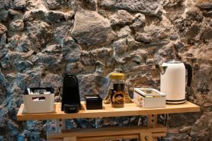 Coffee and tea making facilities at Ghè House