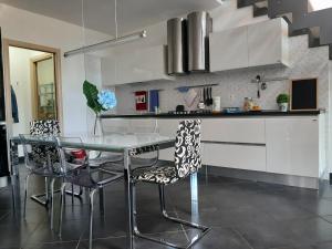 Кухня або міні-кухня у Loft di Benedetta