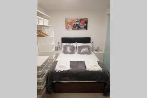 a bedroom with a bed and a desk in it at M1 Cool Loft 1 min walk to metro 15 min center by metro in Esplugues de Llobregat