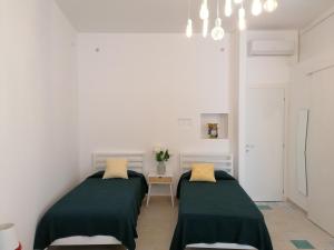Postel nebo postele na pokoji v ubytování Le Nuvole di Ortigia