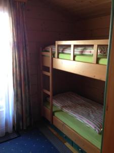two bunk beds in a room with a window at Appartement Sonnberg in Forstau