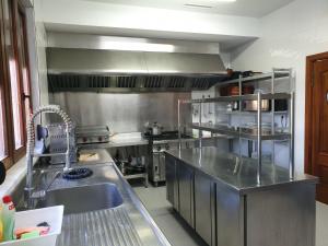 Una cocina o zona de cocina en Casa Rural Galatea especial Grupos