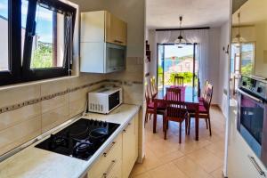 Una cocina o kitchenette en Holiday Home Malinina