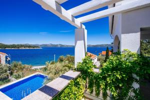 Naturlandskabet i nærheden af villaen