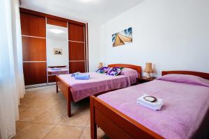 En eller flere senge i et værelse på Holiday Home Malinina + 46 billeder