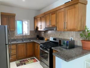 Kuchyň nebo kuchyňský kout v ubytování Furnished Apartment - Residencial Olas - Gated Community - 24 hr Security