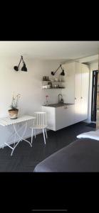 Kuchyň nebo kuchyňský kout v ubytování Hideaway Engvej
