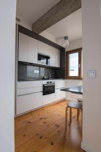 A kitchen or kitchenette at Vivienda El Ciprés. Terraza con espectaculares vistas al Mar.