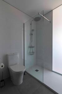 A bathroom at Vivienda El Ciprés. Terraza con espectaculares vistas al Mar. Még 11 kép
