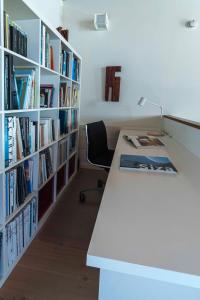 The library in Az apartmant
