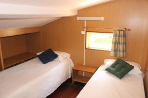 Postel nebo postele na pokoji v ubytování Camping As Cancelas