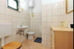 Galeriebild der Unterkunft Holiday home Maria with swimming pool in Vodice