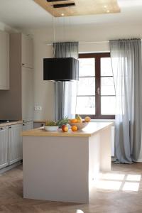 Kuchyňa alebo kuchynka v ubytovaní Zamkowe Wzgórze Dom nr 2 Kazimierz Dolny, Góry + 7 fotografií