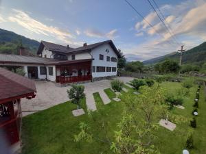 an aerial view of a house with a yard at Casa Toader in Gura Teghii