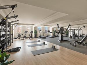 Fitness centrum a/nebo fitness zařízení v ubytování The Newbury Boston + 37 fotografií