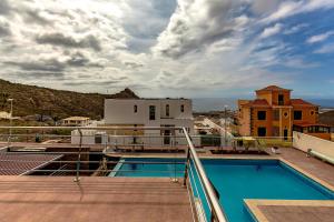 The swimming pool at or close to Villa Josefina