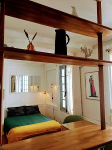 a bedroom with a bed and a table with a desk sidx sidx sidx at Au COCON QUIMPEROIS in Quimper