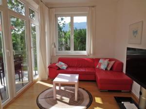 Posezení v ubytování FLORES, Ferienhaus oder Doppelzimmer, im Grünen, 5 Gehminuten ins Zentrum, Parkplatz, zero emissions