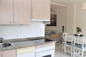 Kuchnia lub aneks kuchenny w obiekcie CASA BAIANA - Dúplex en Costa Ballena
