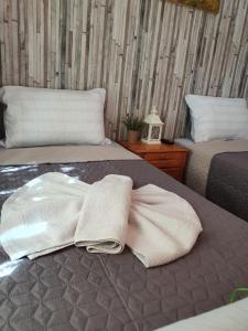 Ein Bett oder Betten in einem Zimmer der Unterkunft Семеен Хотел Българи