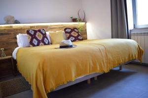 En eller flere senge i et værelse på Finca Bravo