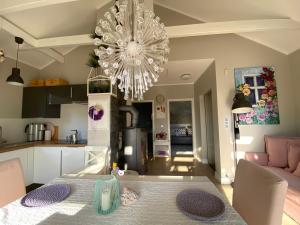 Kuchyň nebo kuchyňský kout v ubytování Apartament Różany