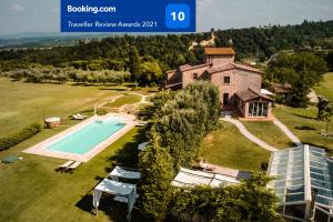 Agriturismo Humile内部或周边的泳池